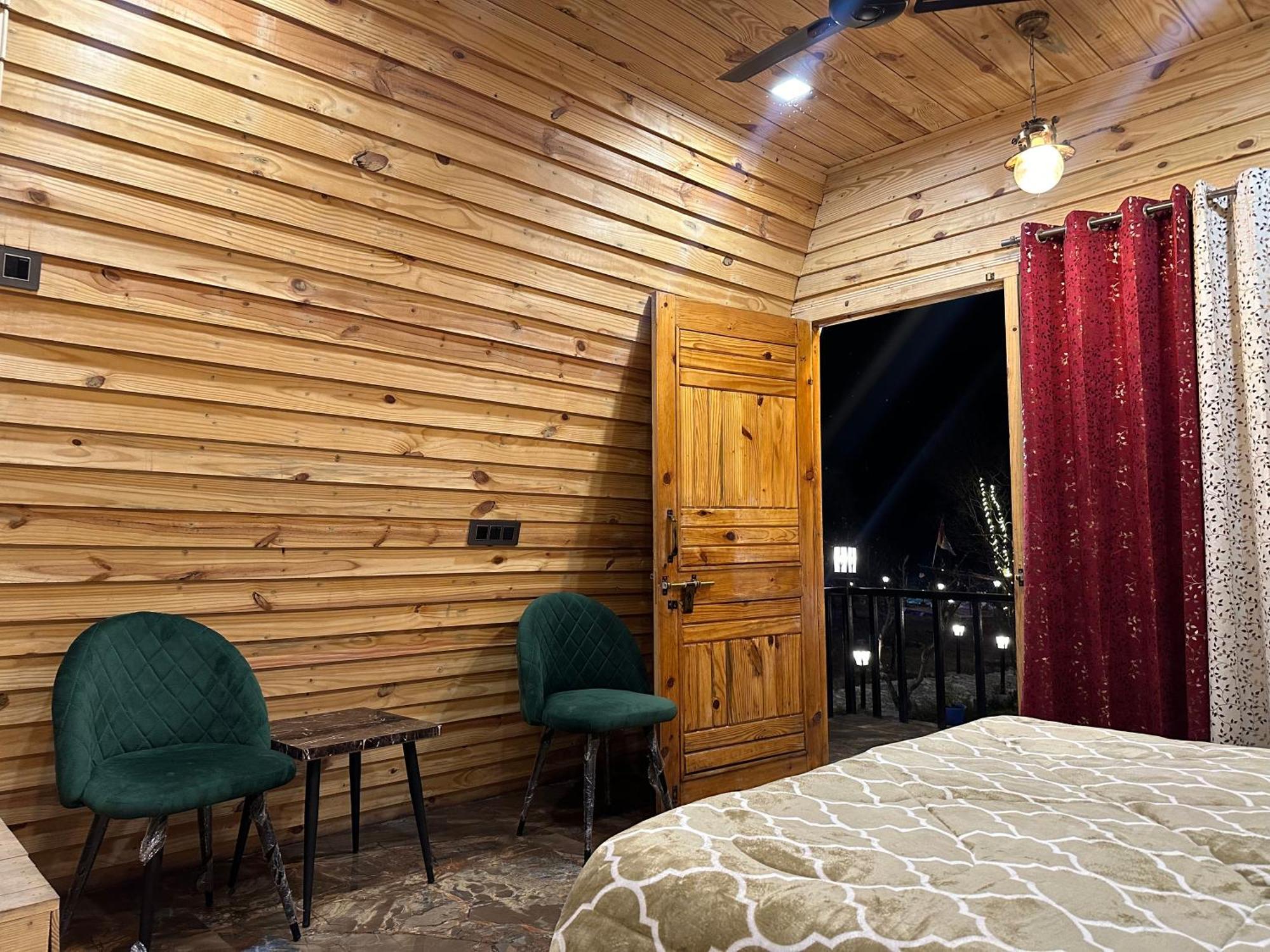 Cabana Riverside Resort - Kainchi Dham ナイニタール エクステリア 写真
