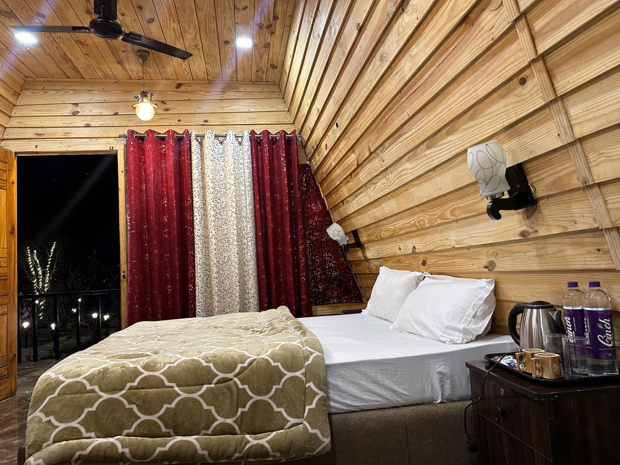 Cabana Riverside Resort - Kainchi Dham ナイニタール エクステリア 写真