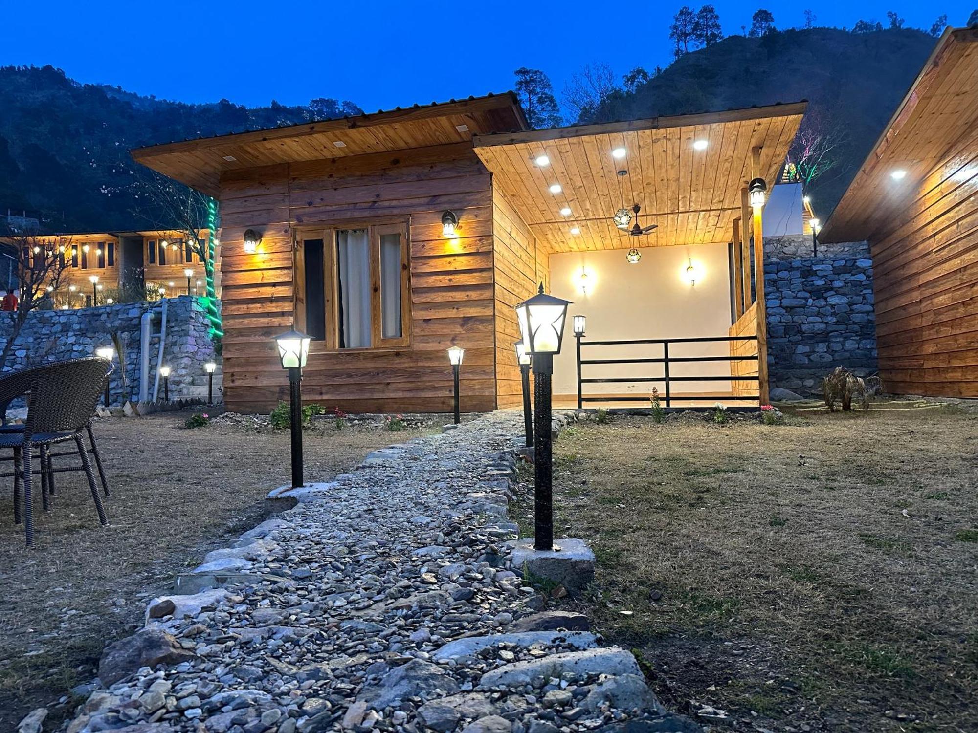Cabana Riverside Resort - Kainchi Dham ナイニタール エクステリア 写真
