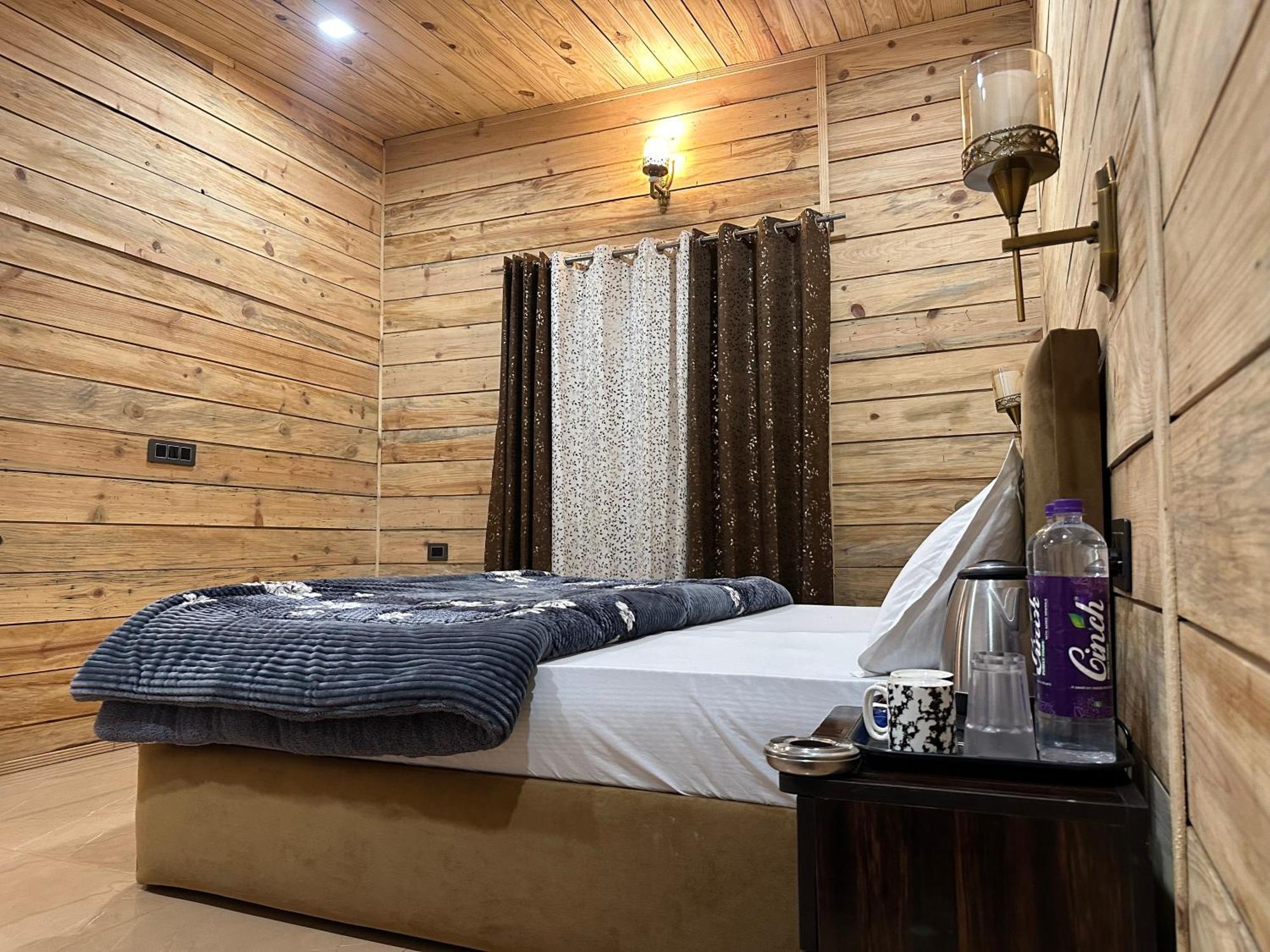Cabana Riverside Resort - Kainchi Dham ナイニタール エクステリア 写真