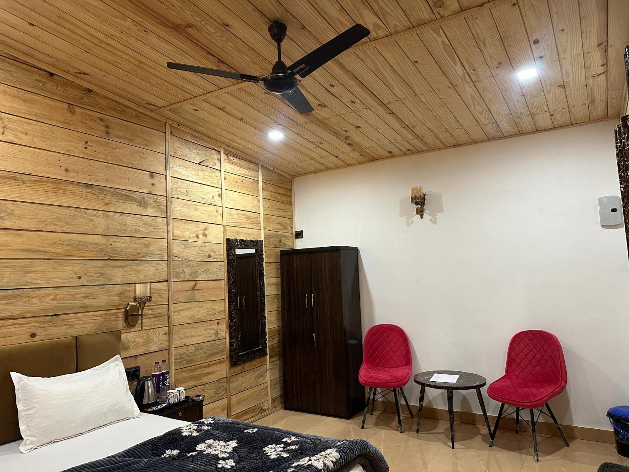 Cabana Riverside Resort - Kainchi Dham ナイニタール エクステリア 写真