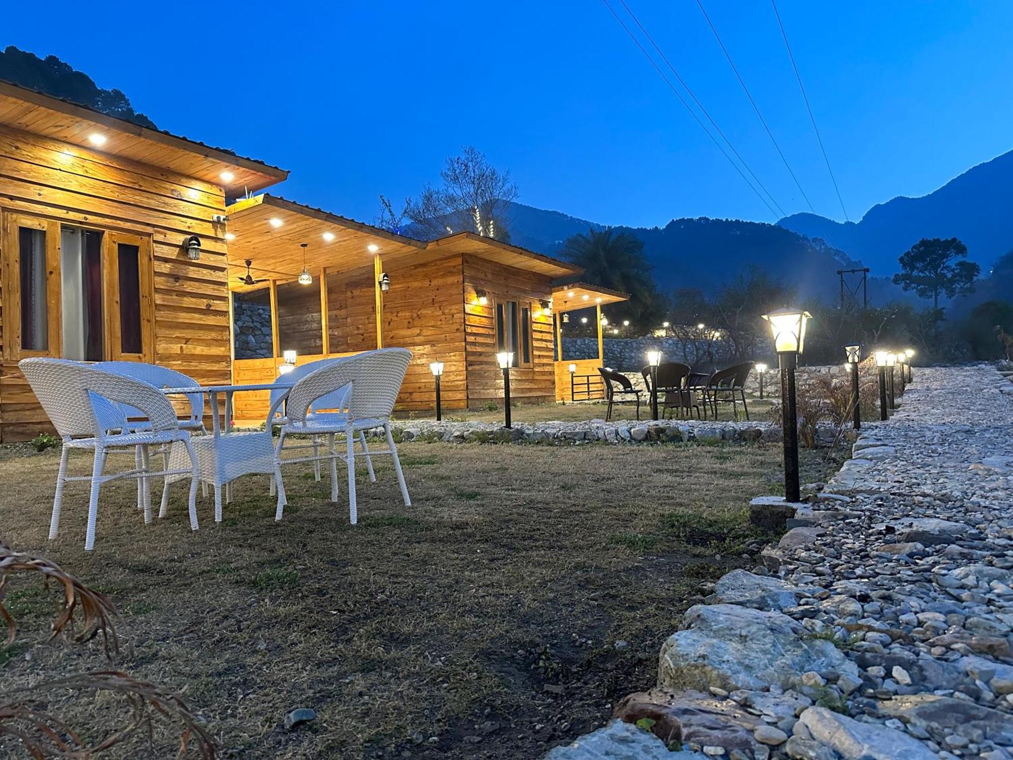 Cabana Riverside Resort - Kainchi Dham ナイニタール エクステリア 写真