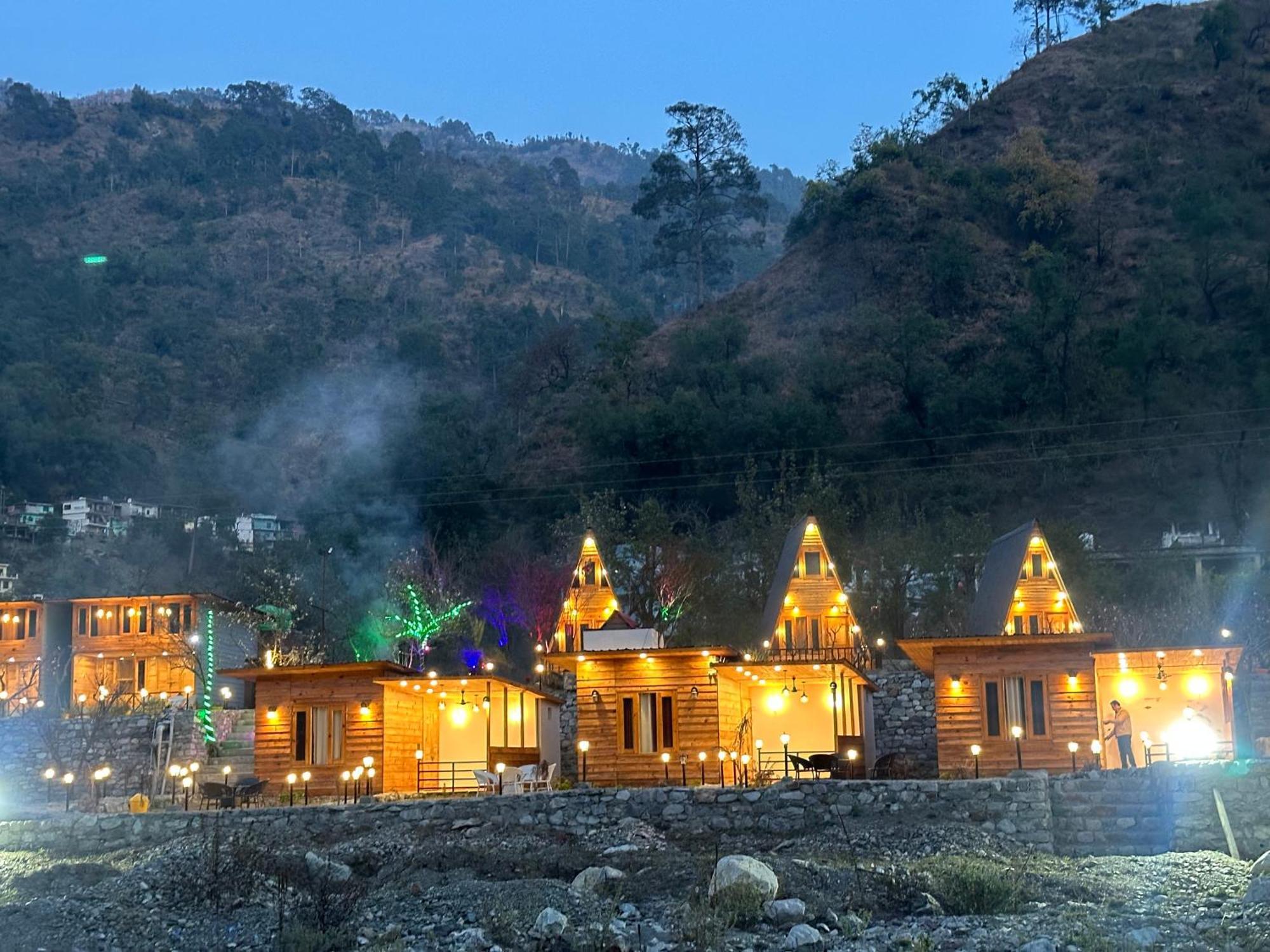 Cabana Riverside Resort - Kainchi Dham ナイニタール エクステリア 写真