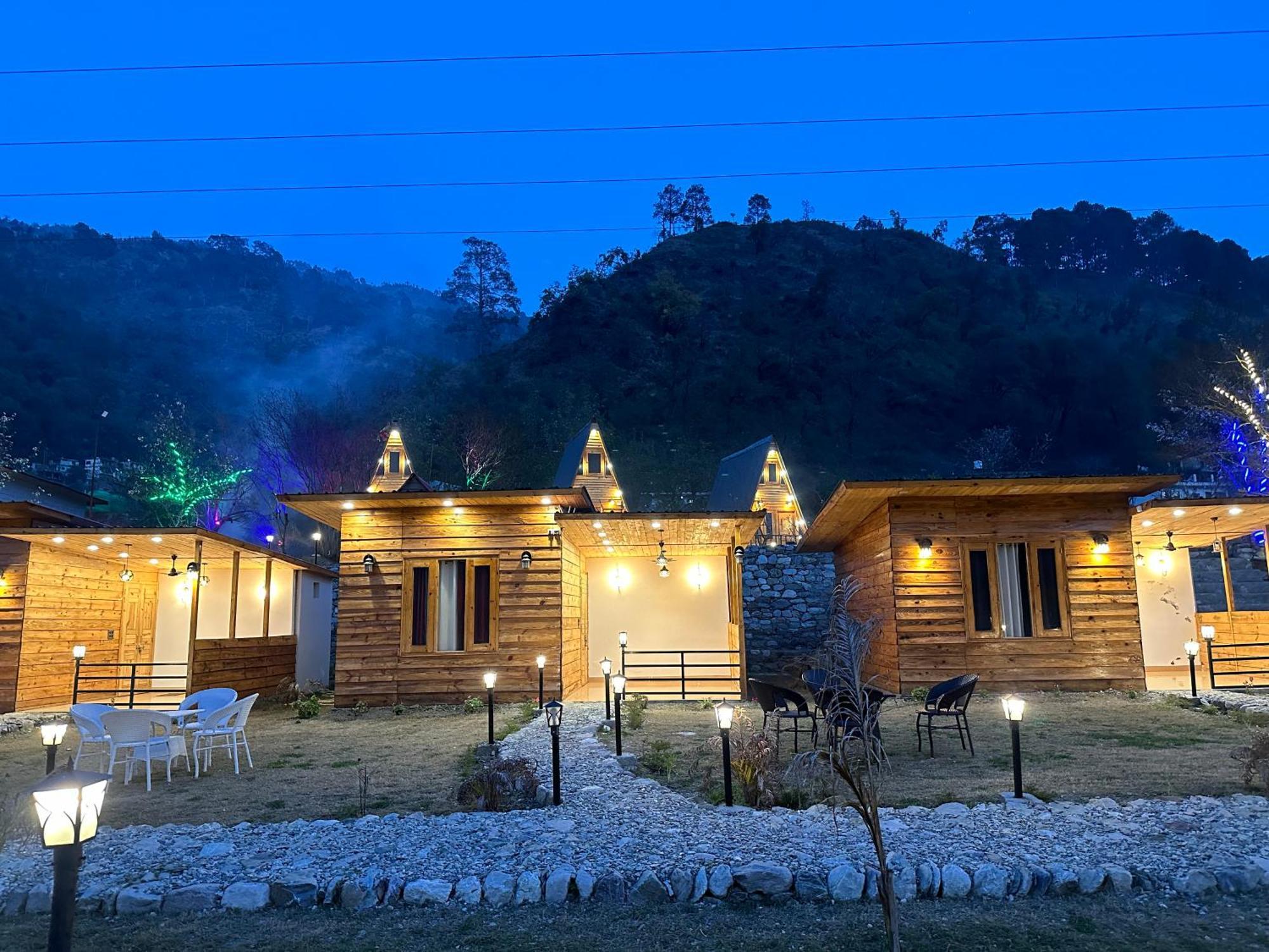 Cabana Riverside Resort - Kainchi Dham ナイニタール エクステリア 写真