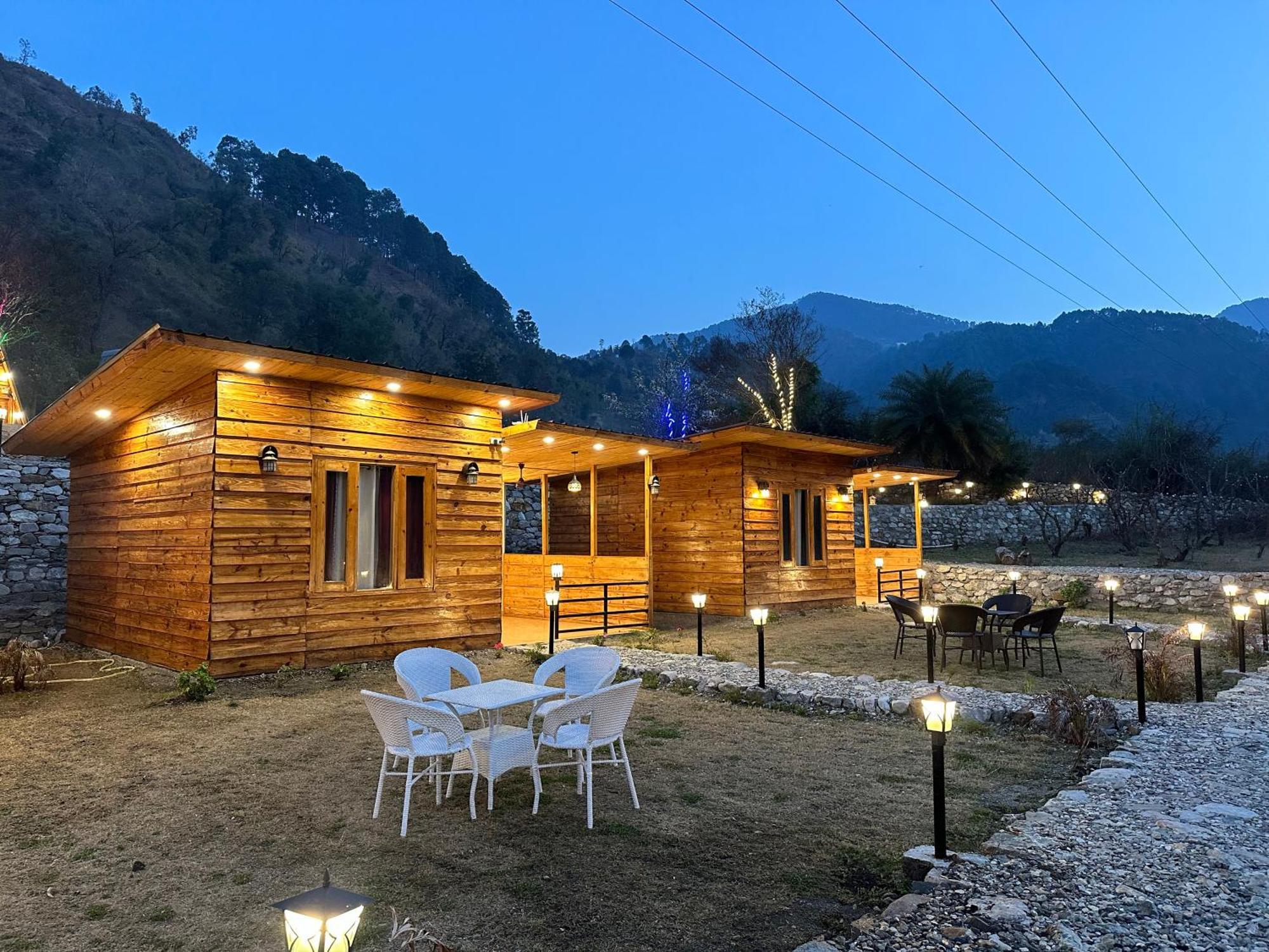 Cabana Riverside Resort - Kainchi Dham ナイニタール エクステリア 写真