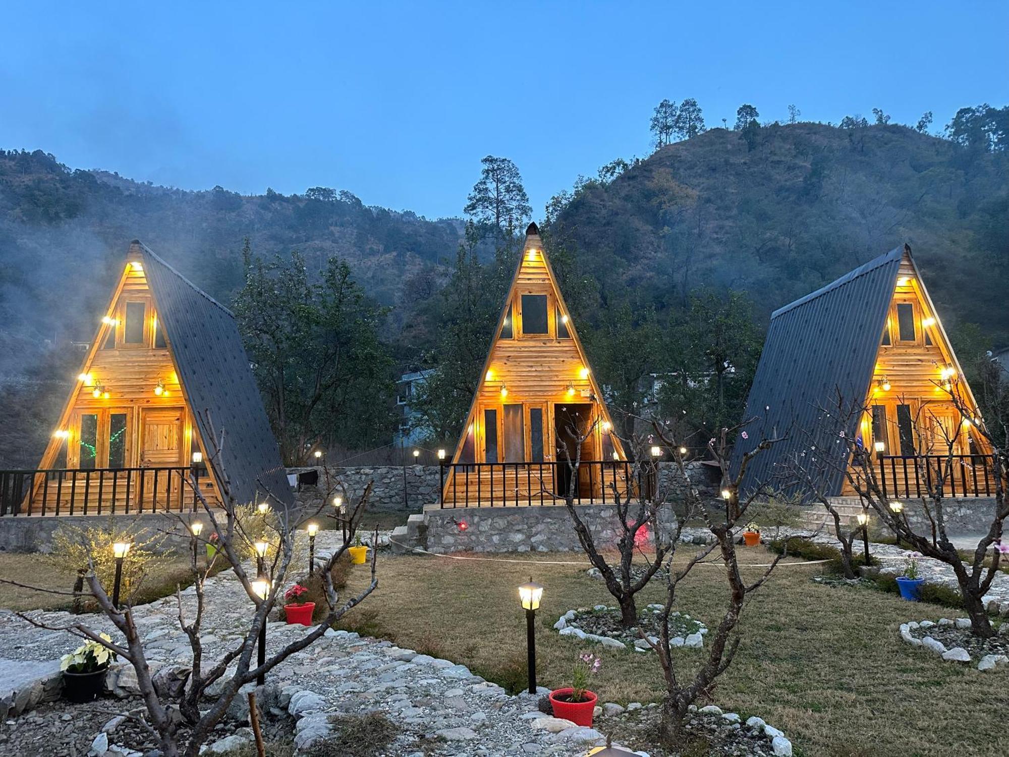 Cabana Riverside Resort - Kainchi Dham ナイニタール エクステリア 写真