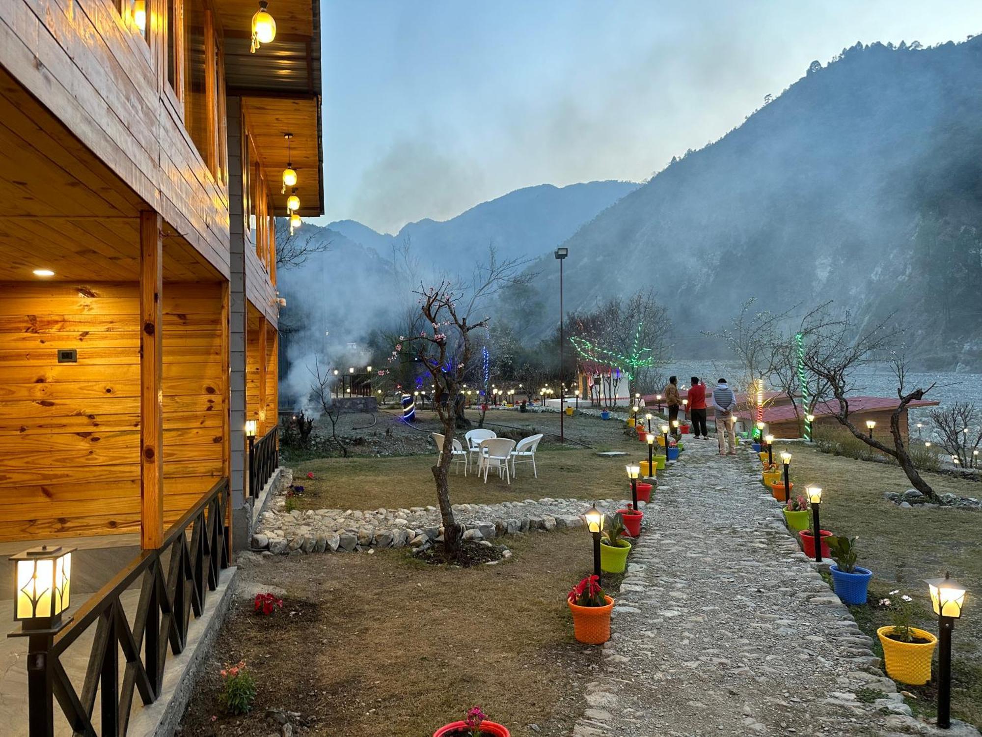 Cabana Riverside Resort - Kainchi Dham ナイニタール エクステリア 写真