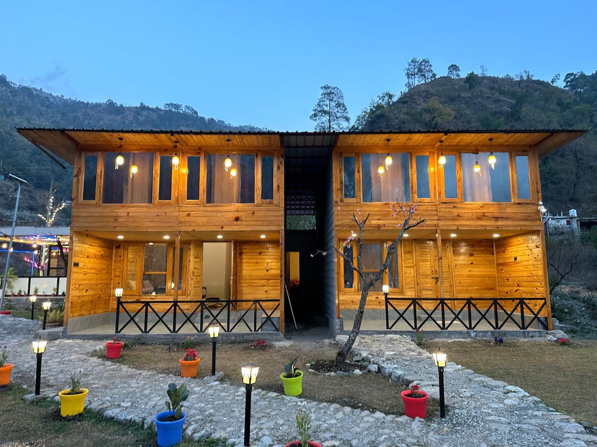 Cabana Riverside Resort - Kainchi Dham ナイニタール エクステリア 写真