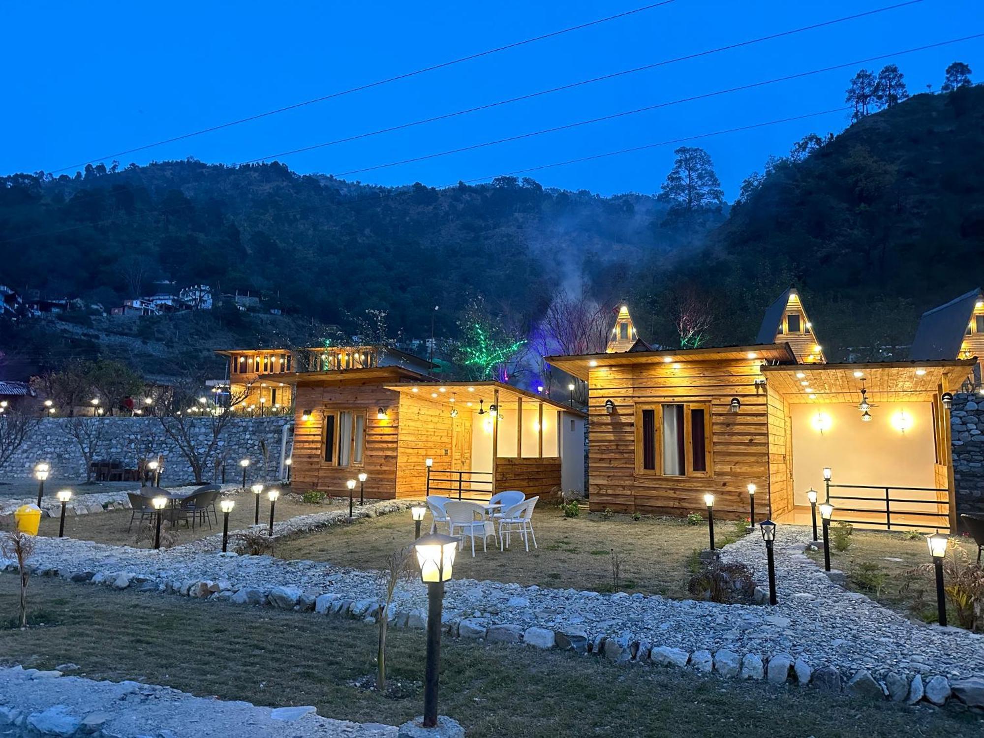 Cabana Riverside Resort - Kainchi Dham ナイニタール エクステリア 写真